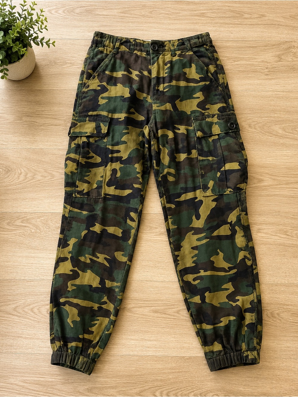 Fashion Nova Green & Brown Camo Cargo Pants